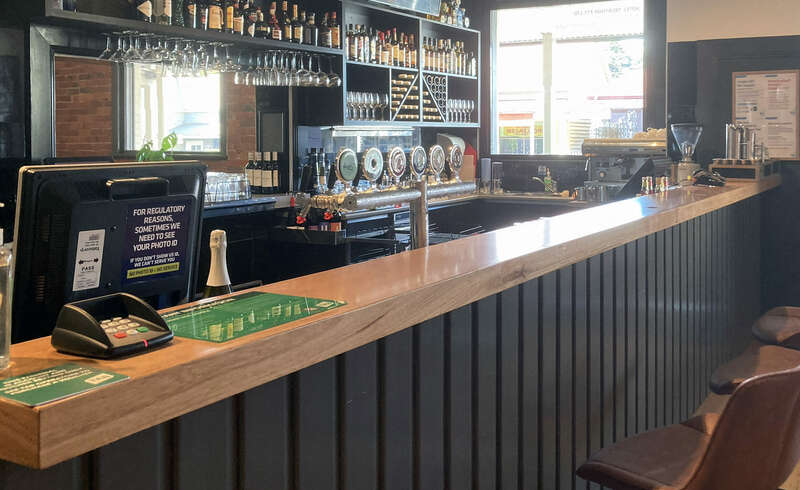 PUBLIC BAR & SPORTS BAR