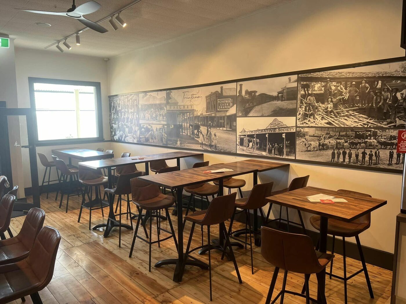 PUBLIC BAR & SPORTS BAR