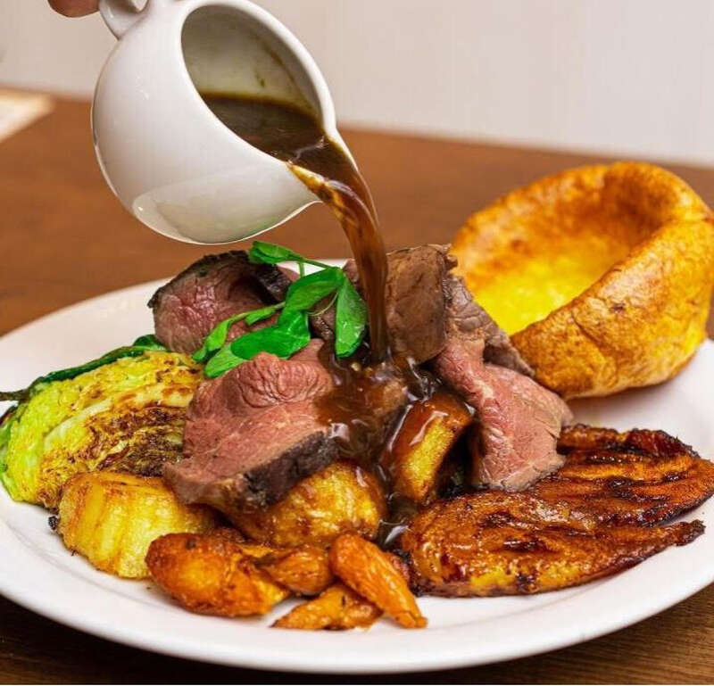 FAMILY ROAST SUNDAYS